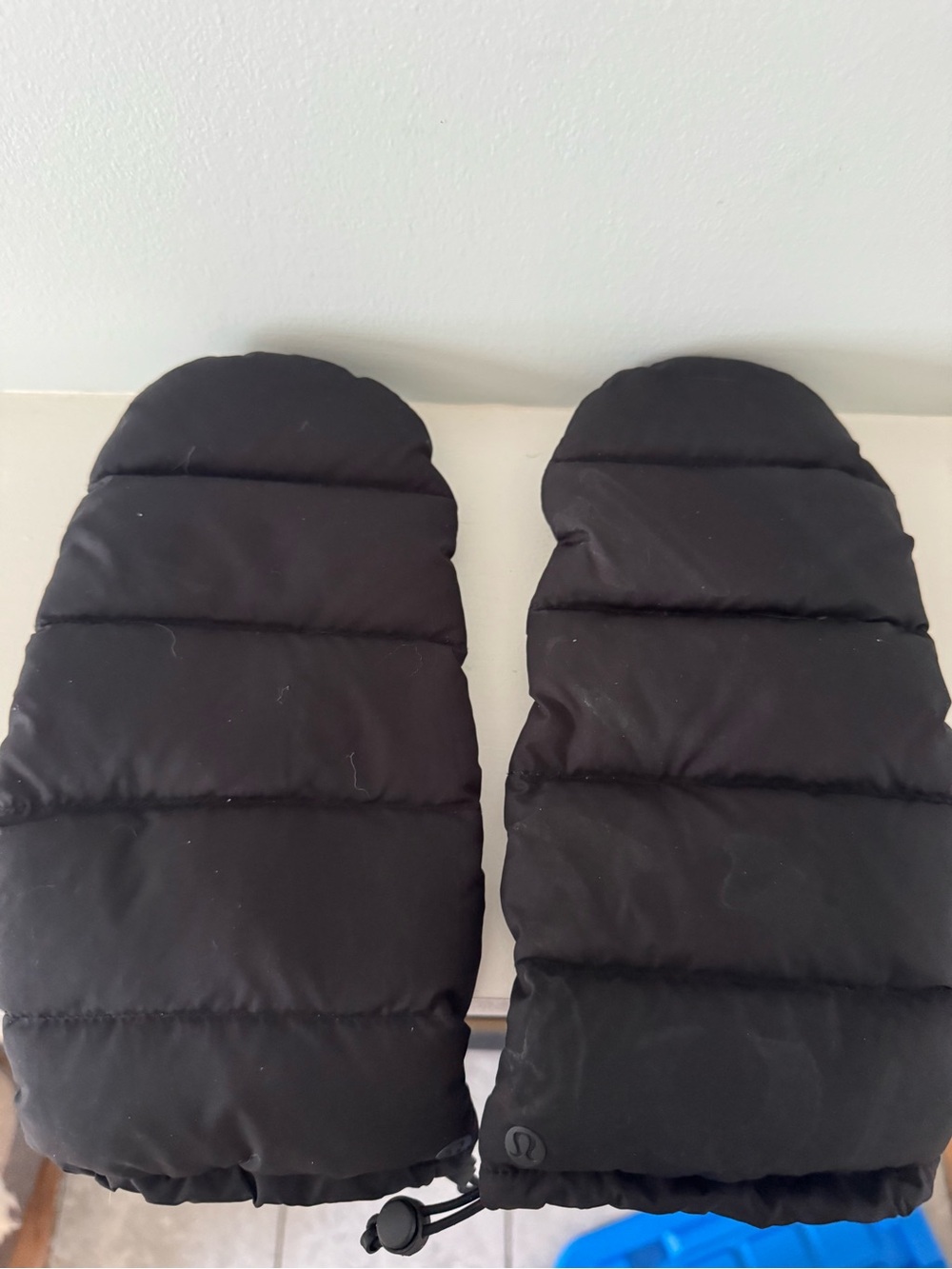 Lululemon Wunder Puff Mittens - Black